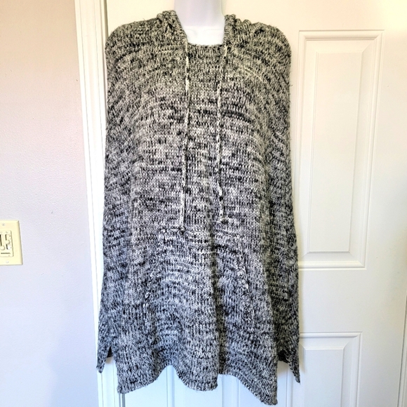Express Marled Black White Oversized Hooded Sleeveless Poncho Shawl Pockets L - Picture 1 of 11